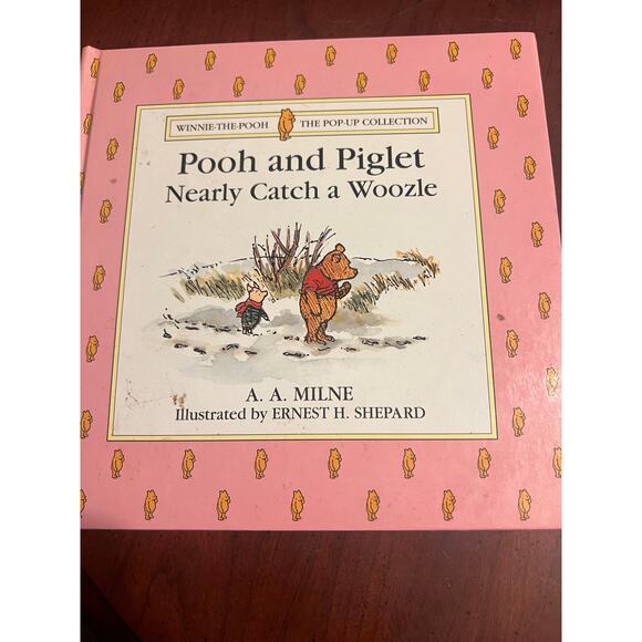 Winnie-The-Pooh The Pop Up Collection Pooh and Piglet Nearly Catch a Woozle - Picture 1 of 5